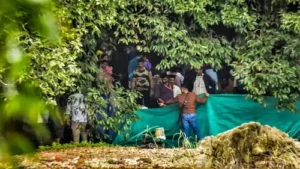 మృతదేహాలను ఖననం చేసిన వారిలో మరో ఆరుగురు!