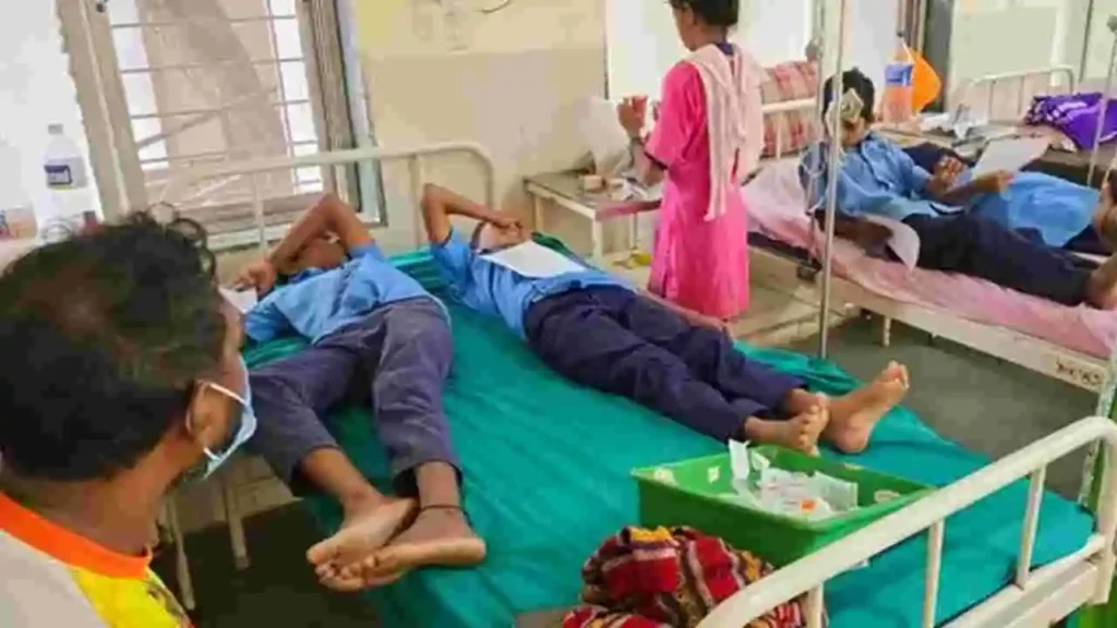 Food Poisoning : గురుకులాల్లో మళ్లీ ఫుడ్ పాయిజన్ 65 మంది విద్యార్థులకు అస్వస్థత