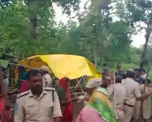 Forest Attack : అటవీ అధికారులపై దాడి ఘటన – 35 మంది పై కేసు నమోదు