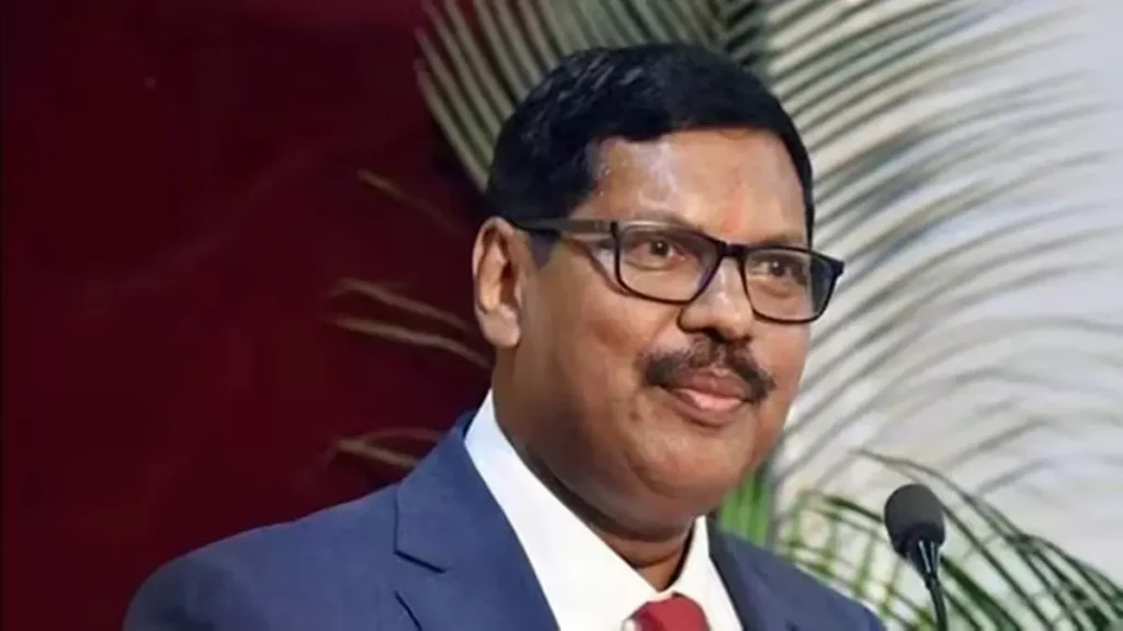 Justice Gavai: వీధి కుక్కలపై ఉత్తర్వులను పరిశీలిస్తాం: జస్టిస్ గవాయ్