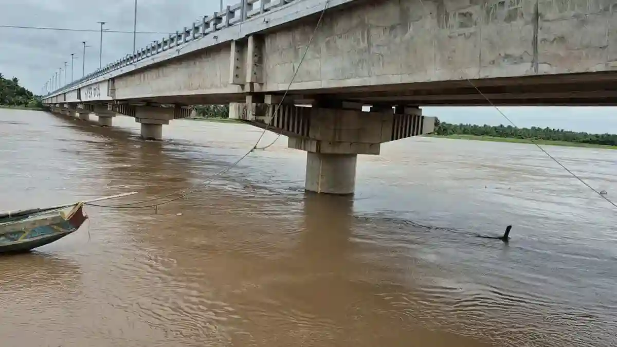 Today News : Floods - వరద ముంపులో వందలాది గ్రామాలు