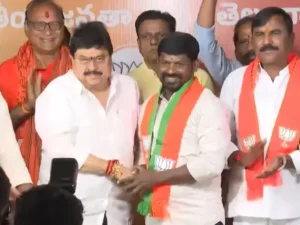 బీజేపీ పార్టీలో చేరిన మాజీ ఎమ్మెల్యే గువ్వల బాలరాజు