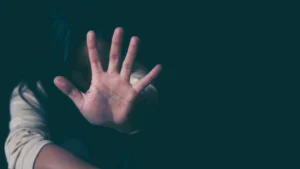 UP Crime News హీరోయిన్ లా కనిపించాలని.. భర్త హింసిస్తున్నాడని ఓ భార్య ఫిర్యాదు