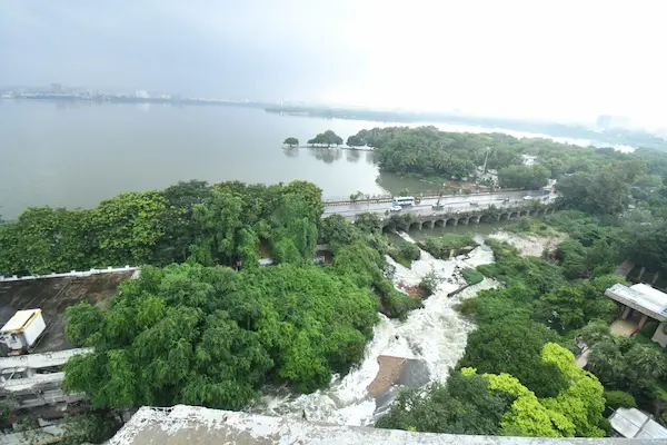 Hussain sagar: హుస్సేన్ సాగర్ లో జలకళ