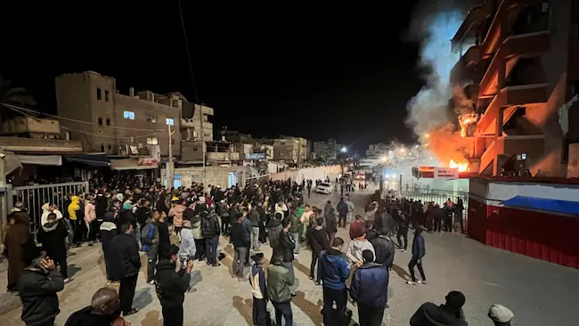 Gaza - గాజాలోని నాజర్ ఆస్పత్రిపై ఇజ్రాయెల్ దాడులు..