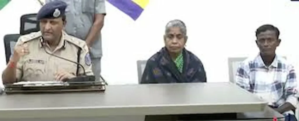 Latest News: Maoists లొంగిపోయిన ఇద్దరు సీనియర్ మావోయిస్టులు