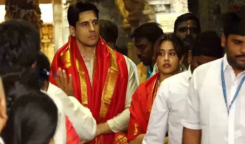 Janhvi Kapoor: శ్రీవారిని దర్శించుకున్న జాన్వీ కపూర్‌..సిద్ధార్థ్‌ మల్హోత్ర