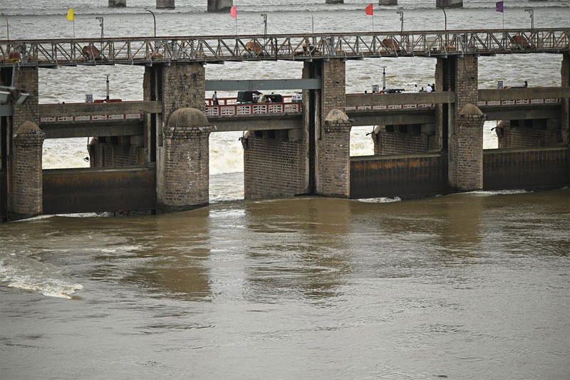 Breaking News – Flood : కృష్ణా, గోదావరికి తగ్గుతున్న వరద