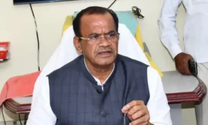 Roads- వరదల తో దెబ్బతిన్న రోడ్లపై నివేదిక సిద్ధం చేయండి: మంత్రి కోమటి రెడ్డి వెంకట్ రెడ్డి