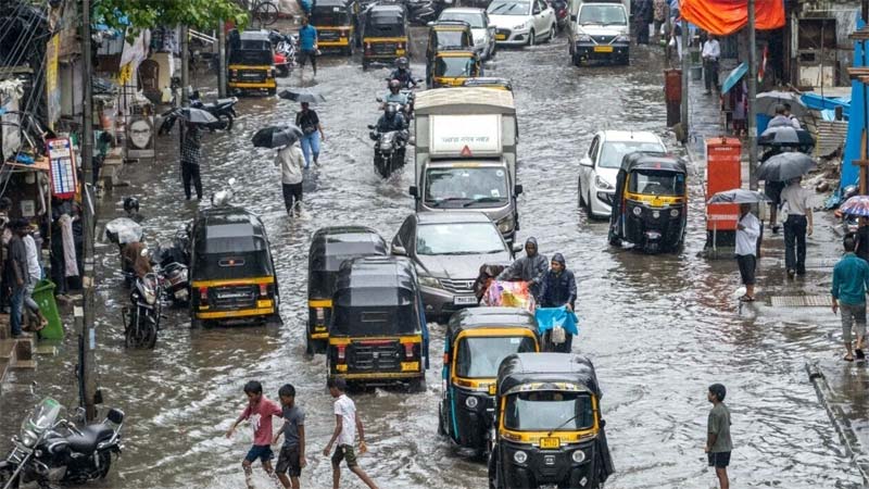 Heavy Rains : ముంబైలో భారీ వర్షాలు, వరదలు