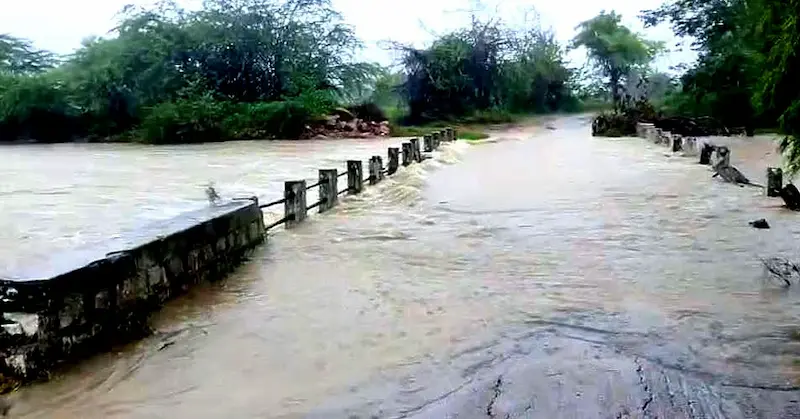 Rain : కామారెడ్డి జిల్లాలో అధిక వర్షాలతో ట్రాఫిక్​జామ్