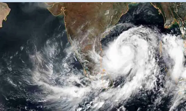 Cyclone: తీరం దాటిన వాయుగుండం.. ఉత్తరాంధ్రలో భారీ వర్షాలు