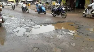 Roads – వర్షంతో దెబ్బతిన్న రోడ్లు, వంతెనలకు శాశ్వత మరమ్మతులు