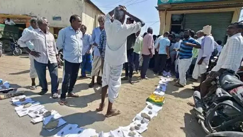 Breaking News – Urea : యూరియా కోసం క్యూలైన్‌లో నిల్చొని ఫిట్స్ వచ్చి కింద పడిపోయిన రైతు