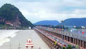 ప్రకాశం బ్యారేజీకి పోటెత్తుతున్న వరద