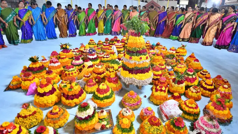 Latest News: Bathukamma Festival 2025- బతుకమ్మ ఉత్సవాలు ప్రారంభం.. రోజు వారీ బతుకమ్మ వివరాలు