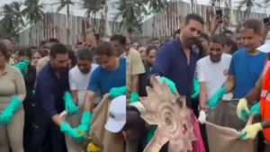 Akshay Kumar-గణేశ్ నిమజ్జనం తరువాత ముంబై బీచ్‌ల్లో క్లీనింగ్ డ్రైవ్