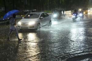 Hyderabad Rains – హైదరాబాద్‌లో వర్షం .. గంటల తరబడి ట్రాఫిక్ జామ్, ప్రజలకు తీవ్ర ఇబ్బందులు