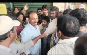 Telangana – యూరియా కోసం రైతులు తోపులాట, ఘర్షణ సొసైటీ కార్యాలయం ముందు తెల్లవారుజామున ఘటన