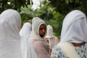 దసరా మామూళ్లు సరిపోలేదని ఆసుపత్రిలో నర్సుపై దాడి