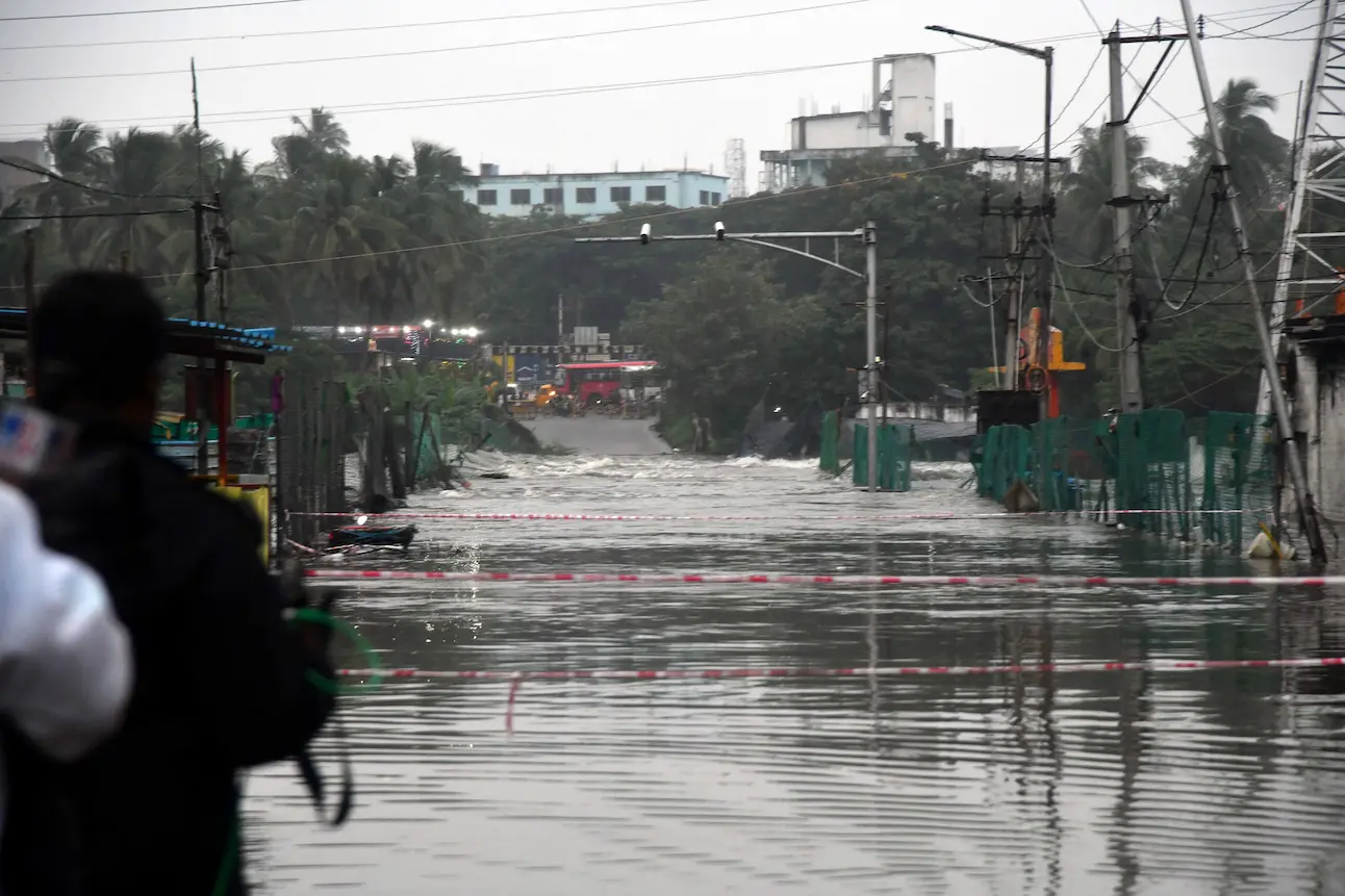 Floods: భారీ వర్షాలకు నీటిలో మునిగిన మూసారాం బాగ్