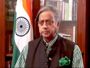 హెచ్1బీ వీసా ఫీజు పెంపుపై తనదైన శైలిలో విమర్శించిన శశిథరూర్