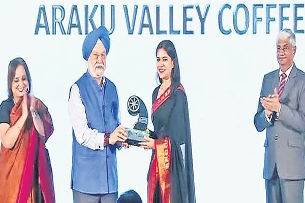 vaartha live news : Araku Coffee : అరకు వ్యాలీ కాఫీకి జాతీయ గౌరవం … అవార్డు అందుకున్న జీసీసీ