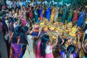 Bathukamma-కార్నివాల్ తరహాలో బతుకమ్మ పండుగకు ప్రభుత్వ నిర్ణయం