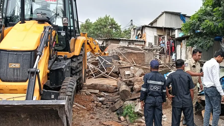 News Telugu: Hyderabad – గాజులరామారంలో అక్రమ నిర్మాణాల కూల్చివేత