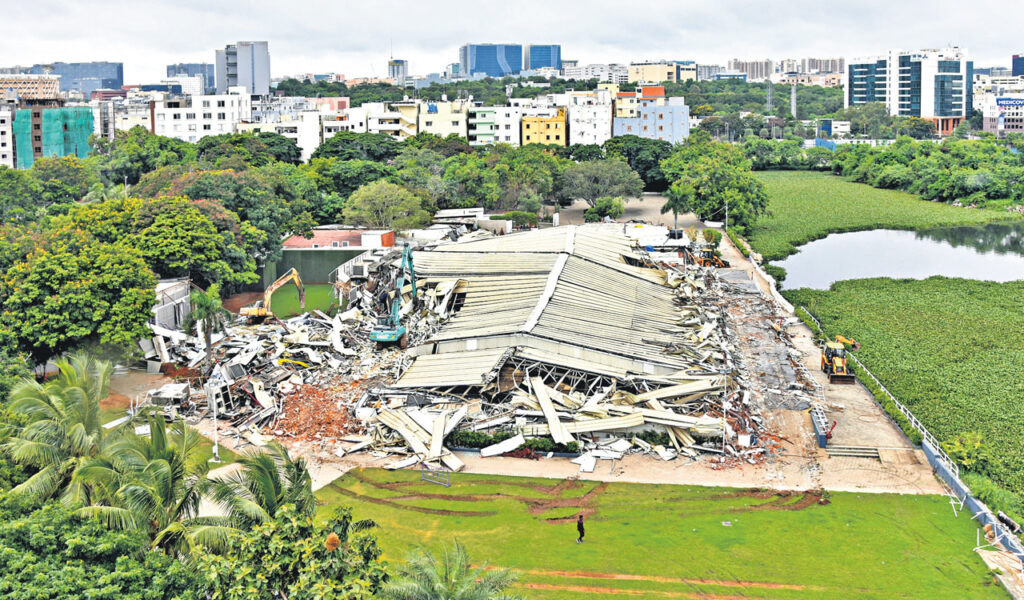 Telugu News: Hydra-మ్యాన్‌హోల్‌లో పడిపోపోయిన .. తమదే బాధ్యుత అన్న హైడ్రా