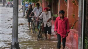 ఆగ్రాలో యమునా నీరు తాజ్ మహల్ గోడల వరకు; ఢిల్లీలో ట్రాఫిక్ సమస్యల పరిష్కారానికి చర్యలు