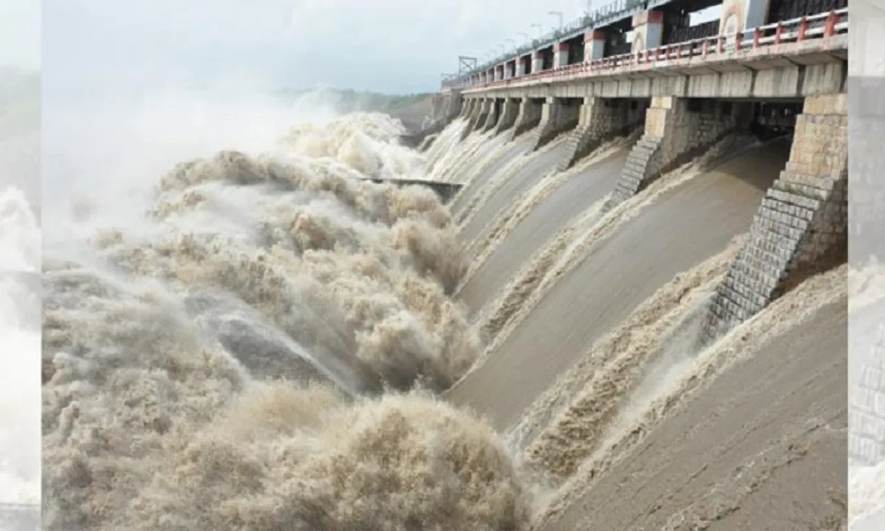 Musi River : హైదరాబాదులో మూసీ నది ఉప్పొంగి ప్ర‌వాహం … ఇండ్లు ఖాళీ చేస్తున్న ప్ర‌జ‌లు