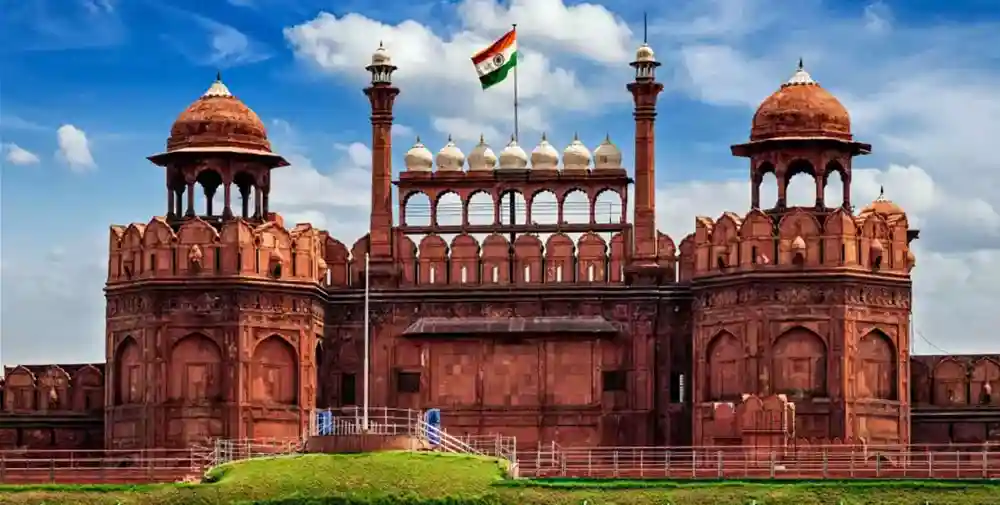 Telugu News: Red Fort- ఎర్రకోటకే కన్నం వేశారు..వజ్రాల కలశం అపహరణ