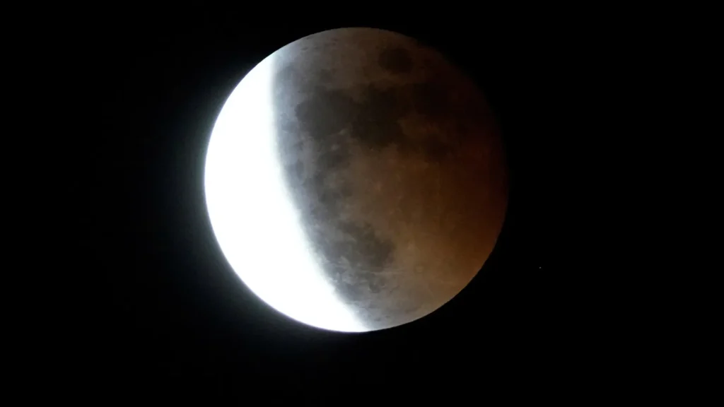 Telugu News: Lunar Eclipse-రేపు సంపూర్ణ చంద్రగ్రహణం.. ఏంచేయకూడదో  తెలుసా?