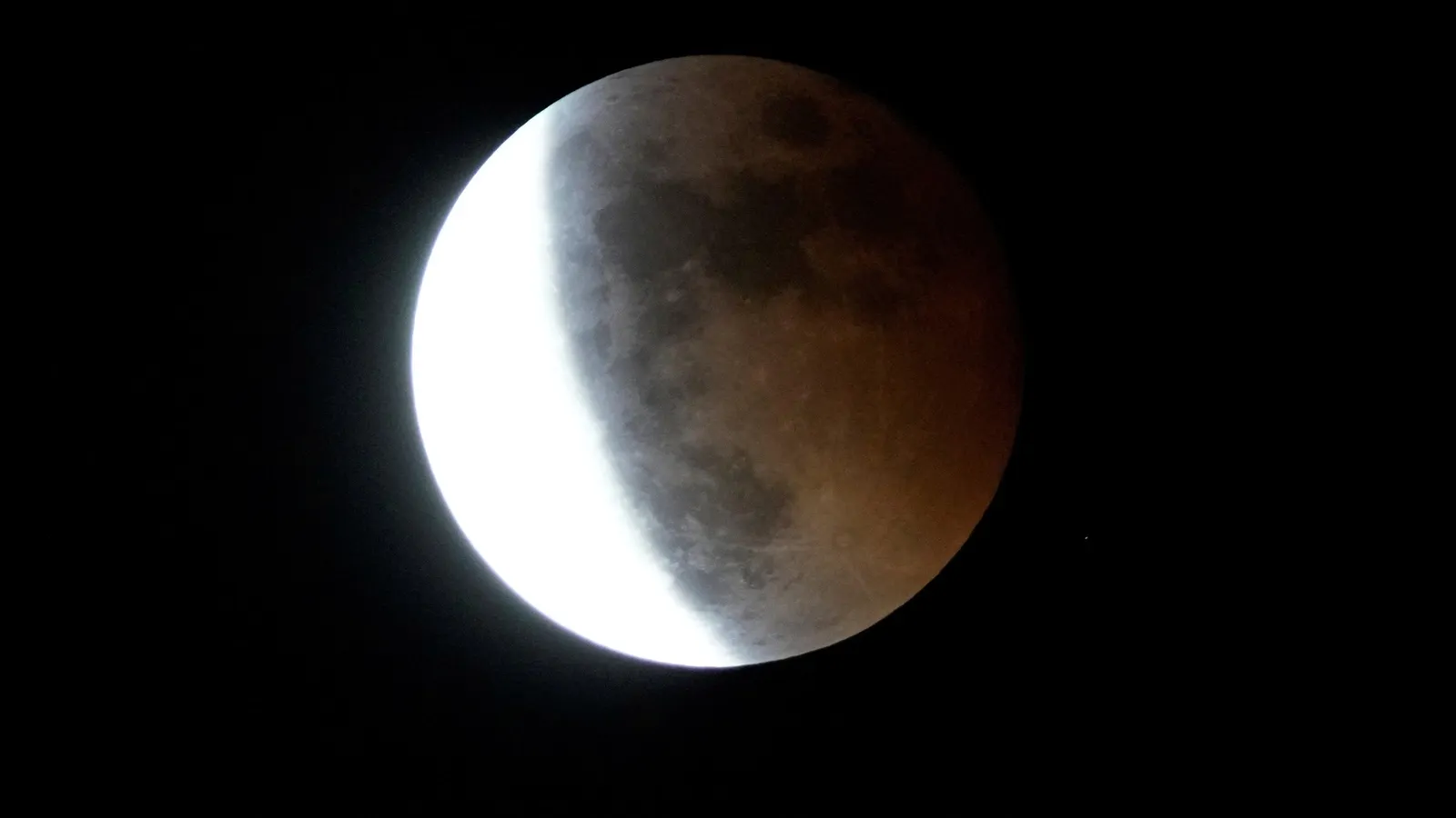 Lunar Eclipse-రేపు సంపూర్ణ చంద్రగ్రహణం.. ఏంచేయకూడదో  తెలుసా?