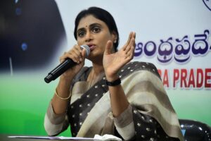 రాష్ట్రంలో 5000 ఆలయాల నిర్ణయంపై షర్మిల మండిపాటు