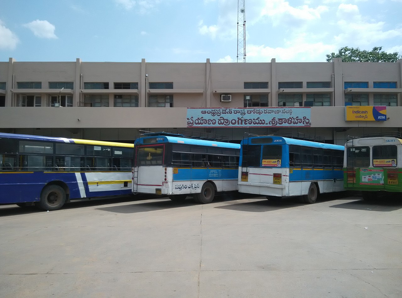 Andhra : శ్రీకాళహస్తి బస్టాండ్‌లో పెద్ద దొంగతనం