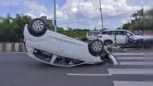 రోడ్డు ప్రమాదంలో ఆర్థిక శాఖ డిప్యూటీ సెక్రటరీ అధికారి మృతి