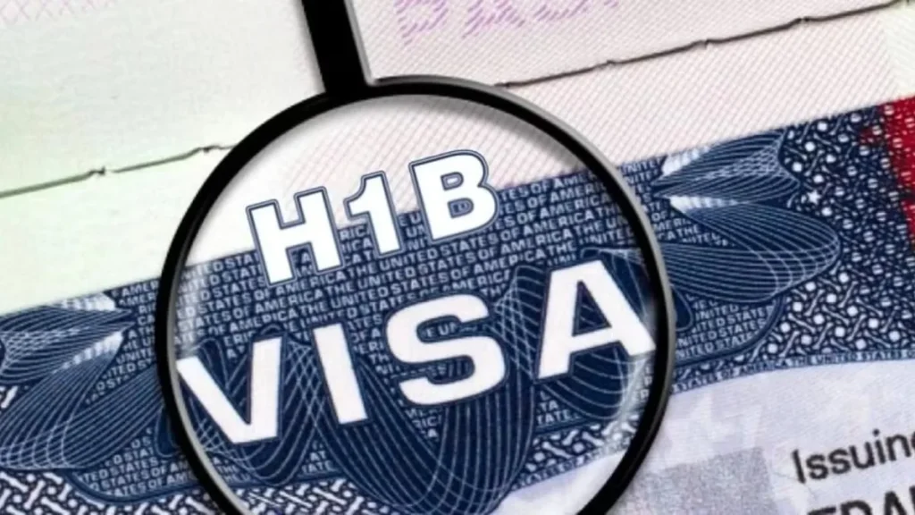 Vaartha live news : H1B visa : అమెరికాలో వీసాదారులకు కొత్త హెచ్చరికలు