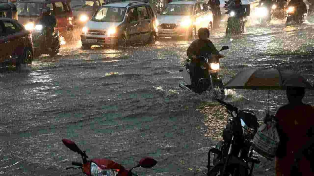 Vaartha live news : Heavy Rains : గుంటూరు , హైదరాబాద్ లో దంచికొడుతున్న వర్షాలు