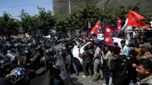 అట్టడుగుతున్న నేపాల్ … తొమ్మిది మంది మృతి