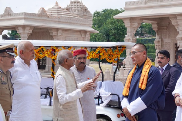 Vaartha live news : Tshering Tobgay : అయోధ్యలో రామ్ లల్లాను దర్శించుకున్న తొలి విదేశీ అధినేతగా ఘనత