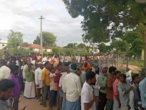 Medak-రైతులకు తప్పని యూరియా తిప్పలుయూరియా కోసం రైతుల బారులు..