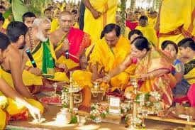 KCR-ఫార్మ్ హౌస్ లో భార్యతో కలిసి గణపతి హోమం నిర్వహిస్తున్నకేసీఆర్