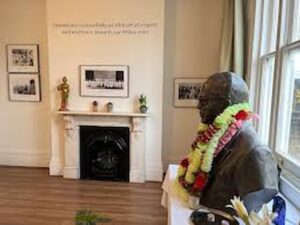 లండన్ లో అంబేద్కర్ కి నివాళులు అర్పించిన హరీష్ రావు