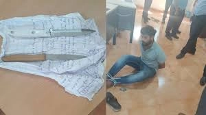Crime- పరీక్ష రాసేందుకు నిరాకరించిన ప్రొఫెసర్ .. కత్తితో దాడి చేసిన స్టూడెంట్
