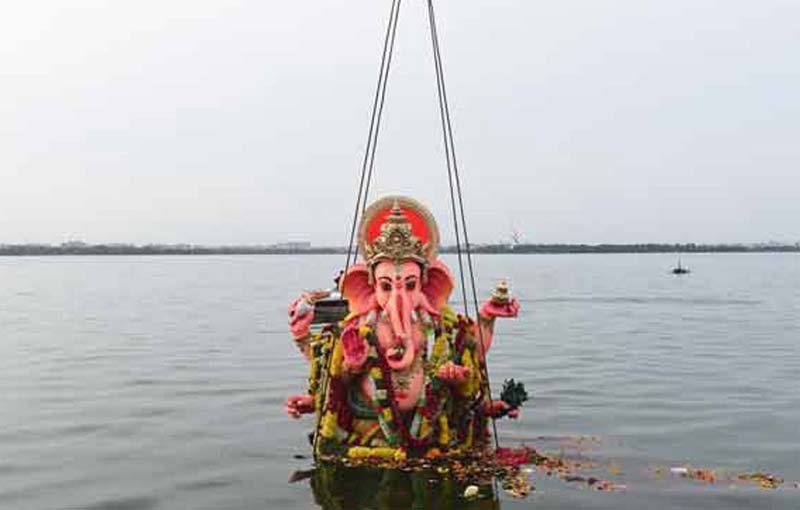 Ganesh Immersion : అసంపూర్తి గణనాథుల నిమజ్జనం.. భక్తుల ఆవేదన
