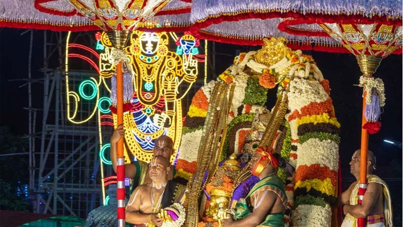 Tirumala : నేడు శ్రీవారి గరుడ వాహన సేవ