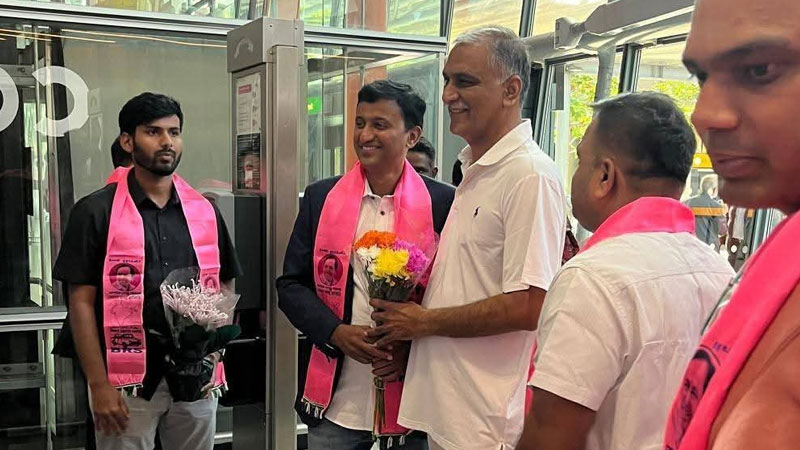 Harish Rao : లండన్ లో హరీష్ రావు..ఇదేం ట్విస్ట్..?