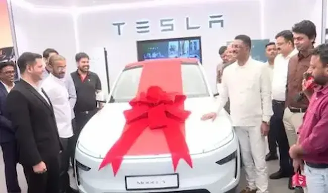 Tesla - భారత్‌లో తొలి కారును డెలివరీ చేసిన టెస్లా..